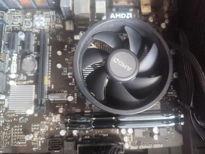 Kit Ryzen 5 5600g 16GB de RAM placa mãe e 512 GB de SSD