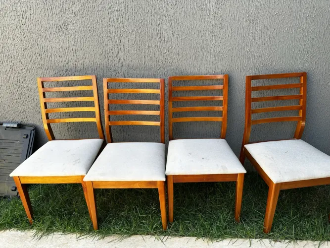 Cadeiras Estofadas de Mesa