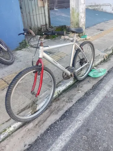 Bicicleta de alumínio