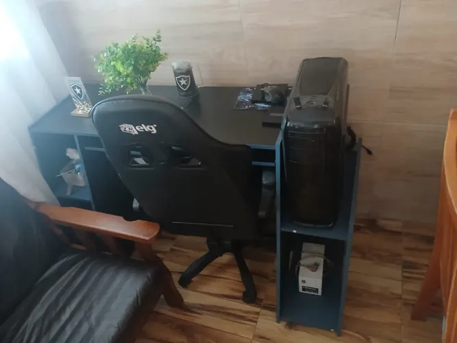 Cadeira e mesa gamer