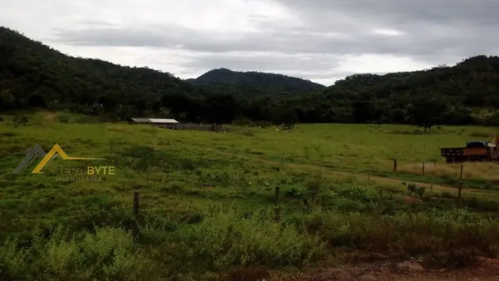 Fazenda para Venda em Jussara, Zona Rural, 3 dormitórios, 3 suítes, 2 banheiros, 3 vagas