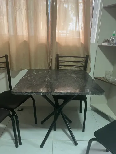 Mesa de mármore 4 cadeiras