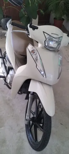 Moto de procedência, muito nova