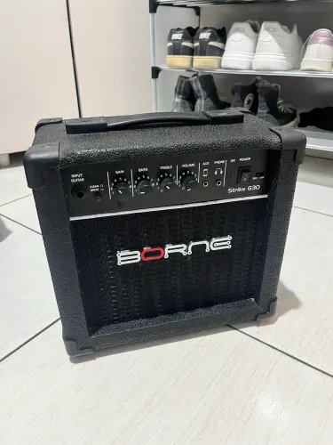 Amplificador borne para guitarra elétrica