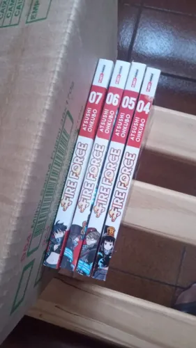 Mangas de diversas obras vendidos por unidade ou conjunto