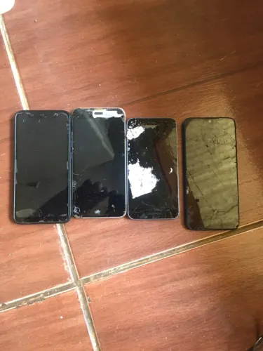 Vendo celulares com defeitos