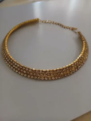 Gargantilha Glamour Dourada com Strass