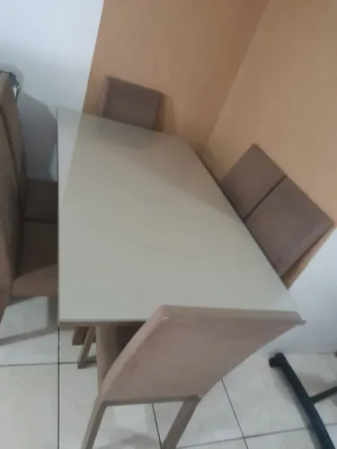 Mesa com 6 cadeiras 