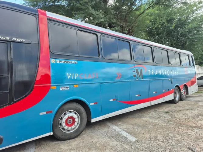 Ônibus scania 420 k ,ano 2001,pneus novos , carro revisado.