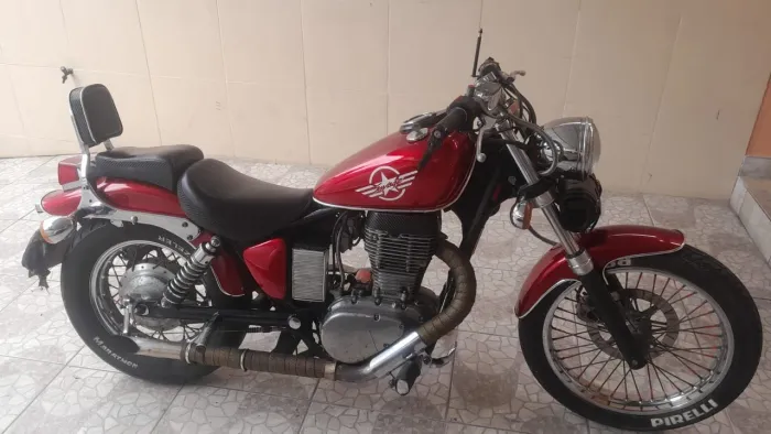 Moto Suzuki Savage 650  
