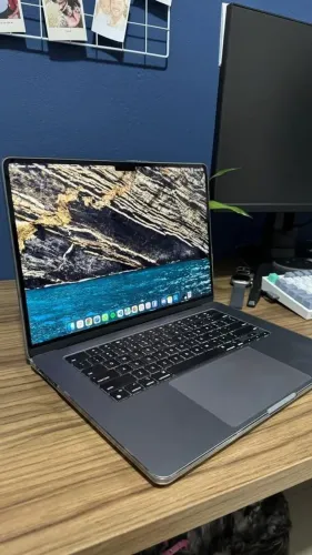 MacBook Air M2 15 polegadas starlight M2 8GB de RAM 256GB SSD, Apple M2 10-Core GPU 120 Hz