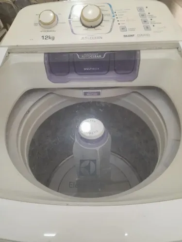 Maquina de lavar roupas Eletrolux 12kg excelente estado.