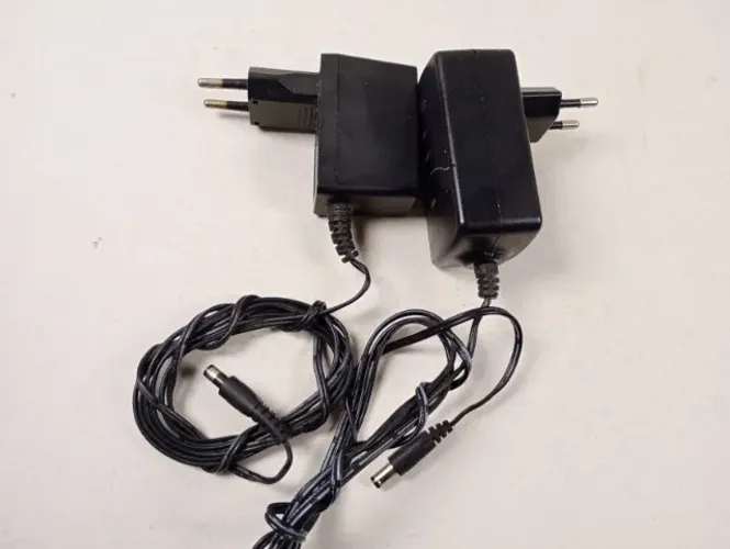 Lote 2 Fontes de Alimentação 12V Bivolt (Huawei 12V 1A + Audisat 12V 2A)