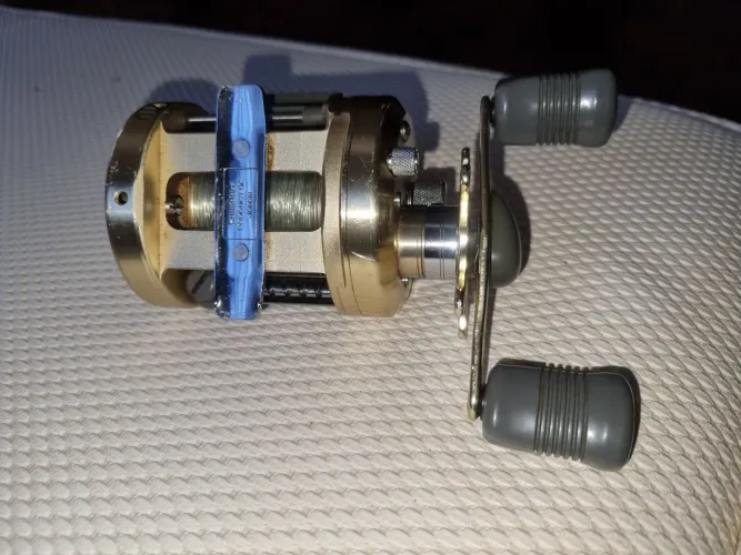 Carretilha Shimano Calcutta 400 - Japonesa (Original)