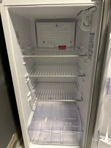 Vendo Geladeira e fogão super conservados