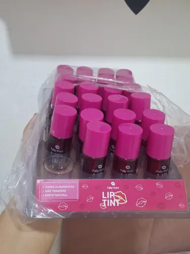 Vendo esse Box com 23 lip tint - Leia a descrição