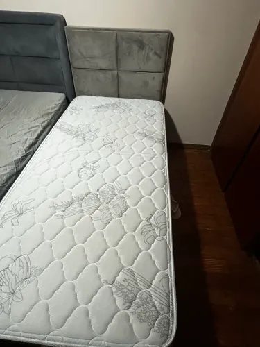 VENDO CAMA BOX SOLTEIRO+CABECEIRA. COLCHÃO DE MARCA CONCEITUADA. SEM DEFEITOS.