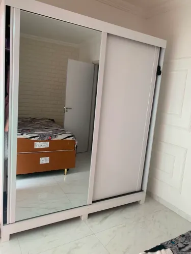 Guarda roupa branco