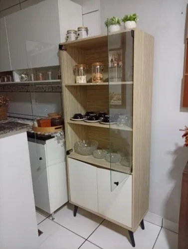 Cristaleira portas de vidro