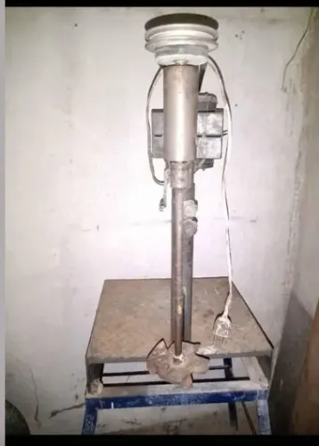 Batedor/Misturador de tinta e resina 220V com hélice e suporte para balde 