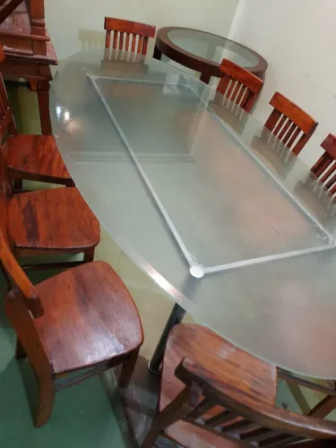 MESA OVAL DE VIDRO