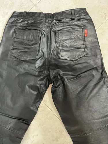 Calça couro 