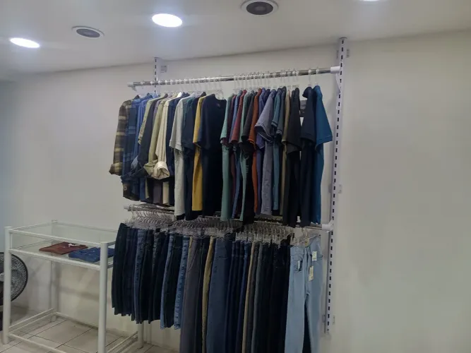 Arara de Metal prá Loja de Roupas 1,20  m de Largura 
