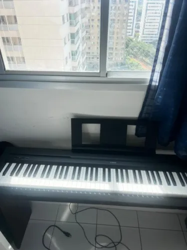 Piano Digital Yamaha P45 + Estante + Capa de proteção + Pedal