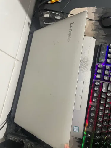 Notebook Lenovo i7 de 7 geração,1tb de memória e 8 de ram,com alguns arranhões.
