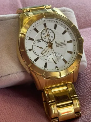 Relógio Dumont dourado com mostrador branco e submostradores