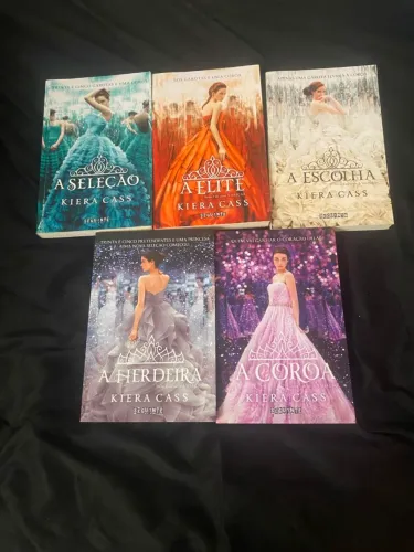 Livro coleção " A seleção " Kiera Cass