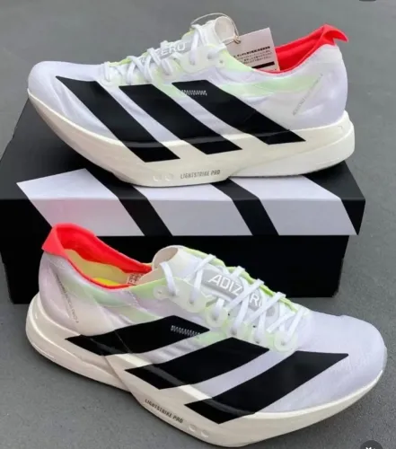 Tênis adidas pro 4