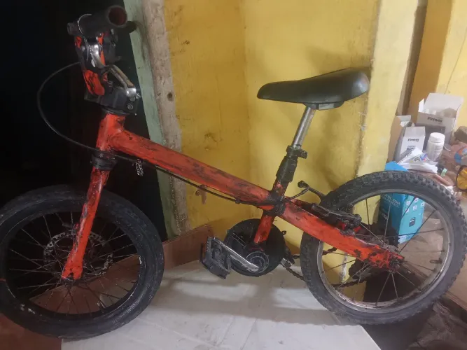 Bicicleta usada , com alguns reparos a se fazer