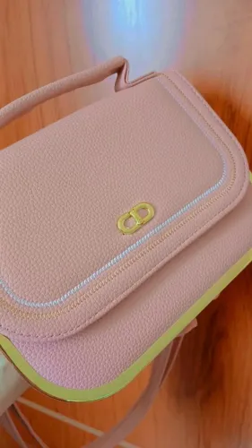 BOLSA COM ALÇA AJUSTÁVEL E TRANSVERSAL POR APENAS R$49,90 ?
