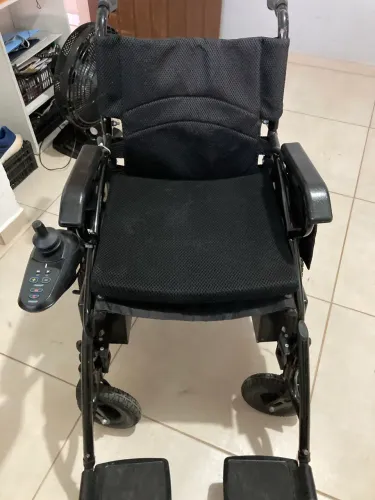 Cadeira de rodas motorizada 
