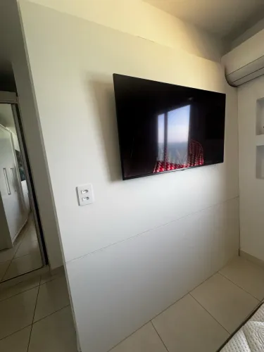 Painel TV Madeira Branca excelente estado 