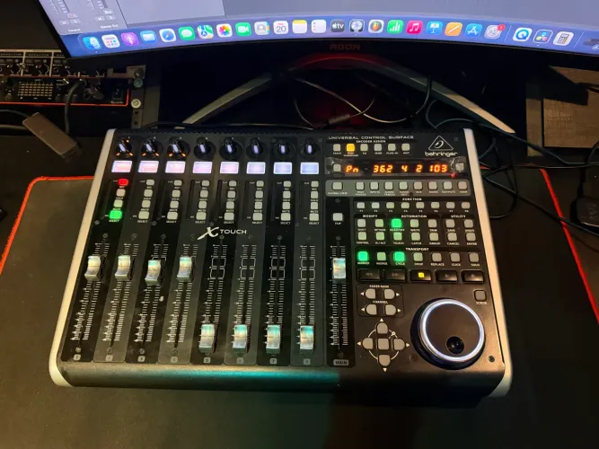 Behringer X-Touch Control Surface 8 Faders Motorizados Estado de Nova