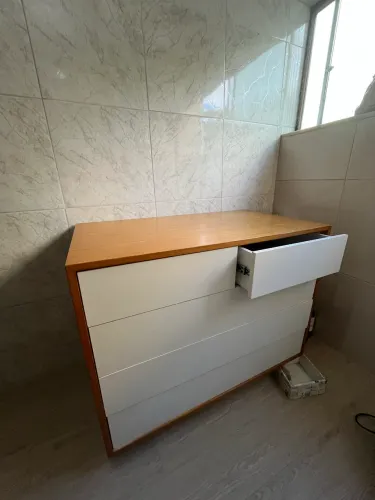Cômoda de madeira maciça - Material de excelente qualidade!