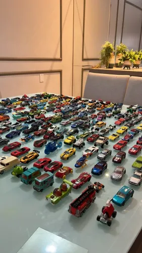 Carrinhos HOT WHEELS 10 unidades (SORTIDO)