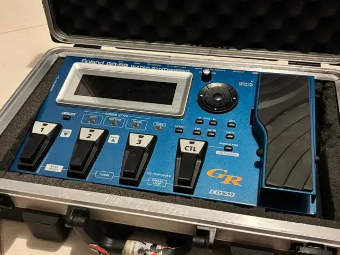 Roland GR 55 pedaleira Guitar Synthesizer