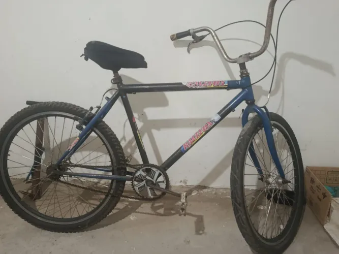 Vendo bicicleta Racefox aro 26, quadro de aço azul/preto.