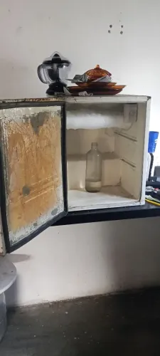 Frigobar não novo funcional pra quebrar um galho
