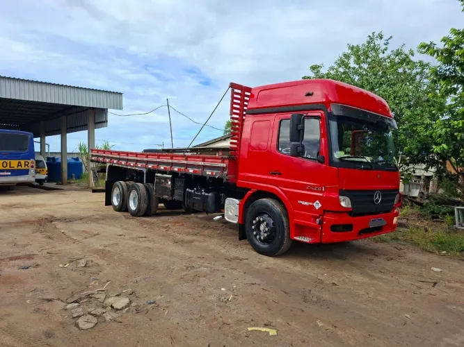 Caminhão Mercedes Benz atego 2428 , completo todos os pneus da Michelin rodas alumínio