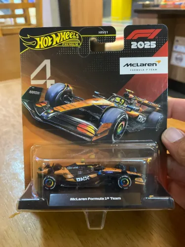 Hot Wheels premium F-1 2025 Mclarem formula 1 team#4