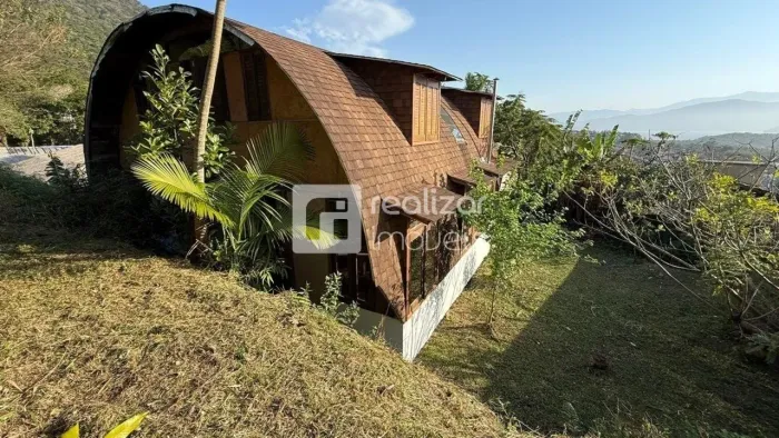 Casa De 4 Quartos no Bairrro Ribeirão da Ilha em Florianópolis