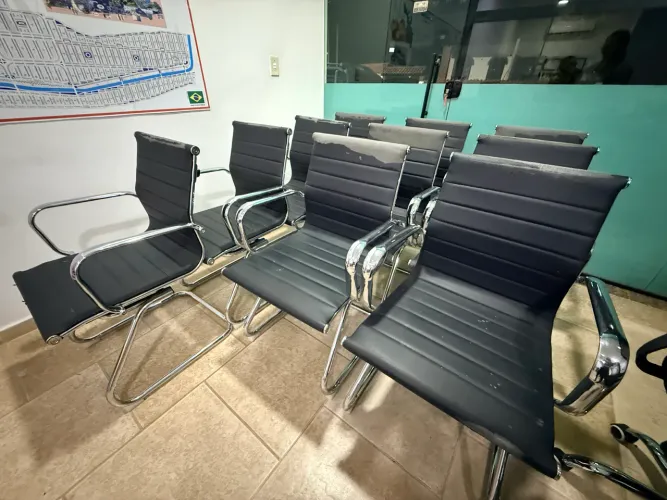 Lote com 13 cadeiras para Escritório