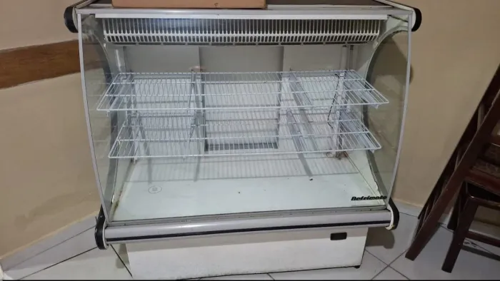 BALCÃO EXPOSITOR REFRIGERADO 220V FUNCIONANDO PERFEITAMENTE