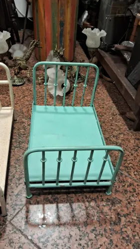 caminha de boneca de ferro vintage verde medidas 45x30x30