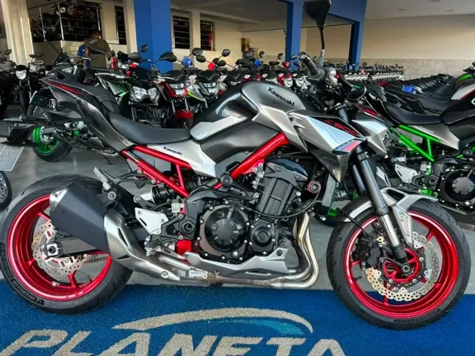 Kawasaki Z 900 - Ano e Modelo 2023, com apenas 6.000 km rodados, moto impecável!