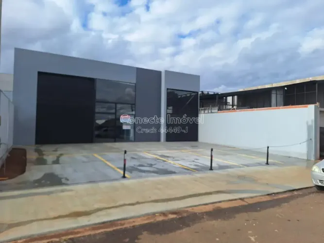 Barracão Comercial Amplo para Locação em Holambra | 600 m², Pé-direito Alto, Climatizador